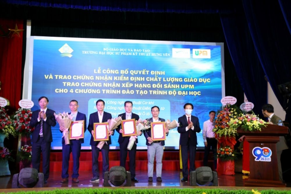 The Center for Education Accreditation – Vietnam National University, Hanoi awarded the certificates of assessment of education quality to 04 programs of Hung Yen University of Technology and Education