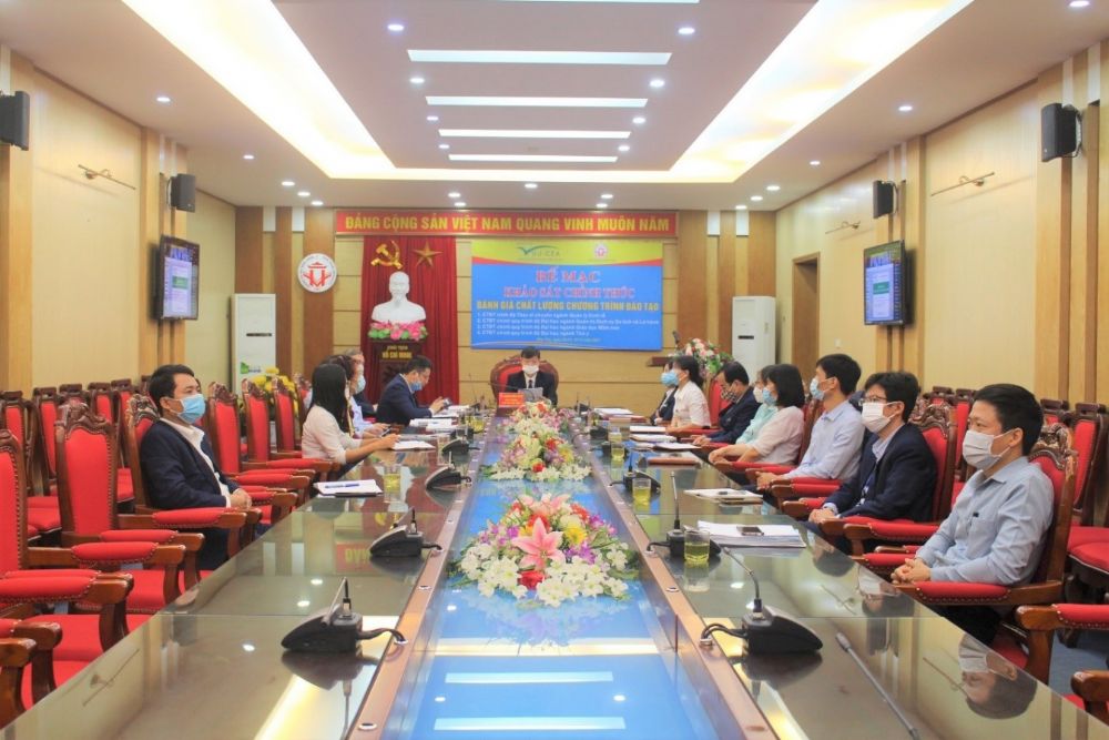 Site Visit to assess 04 programs of Hung Vuong University