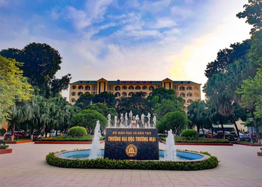 Site visit to assess 05 programs of Thuongmai University