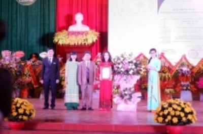The Center for Education Accreditation – Vietnam National University, Hanoi awarded the certificates of assessment of education quality to HoaBinh College of Education