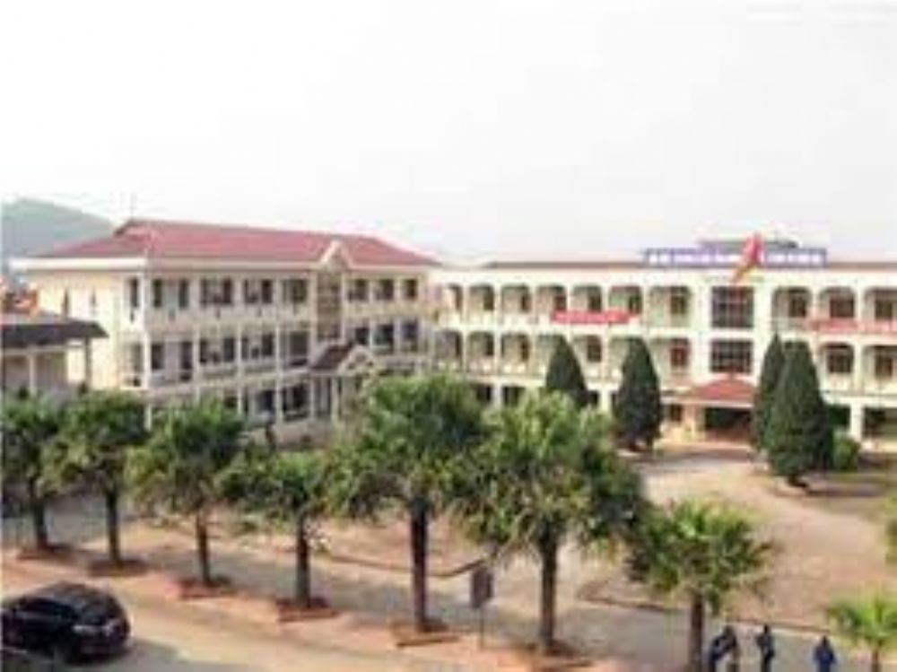 Site visit to HoaBinh College of Education
