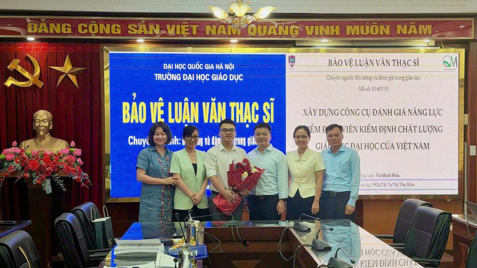 Chúc mừng cán bộ Trung tâm KĐCLGD - ĐHQGHN bảo vệ thành công luận văn thạc sĩ chuyên ngành Đo lường và đánh giá trong giáo dục