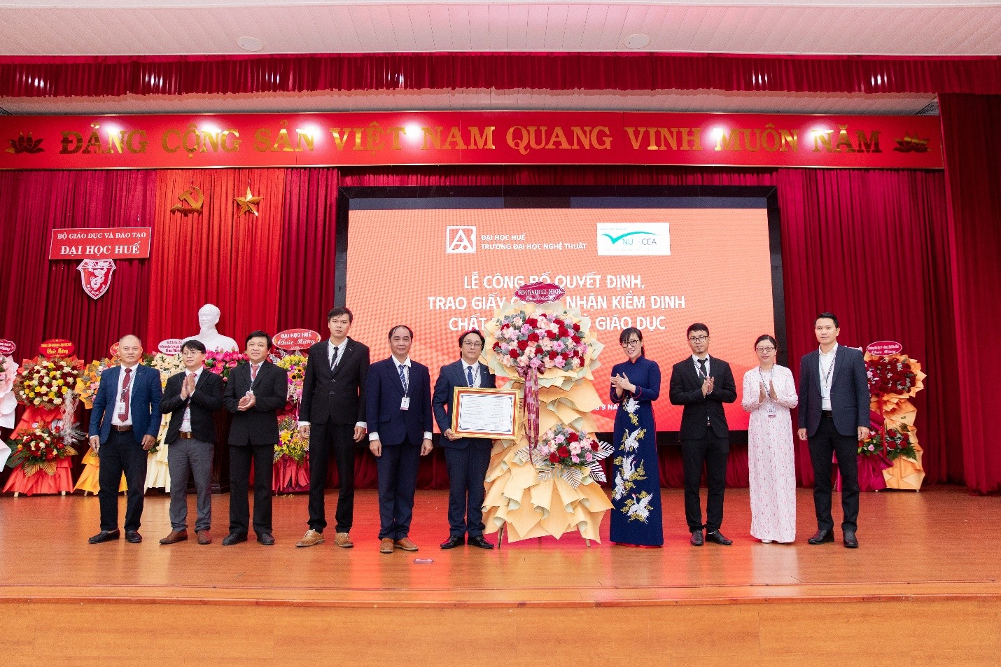 Trao Giấy chứng nhận Kiểm định chất lượng cơ sở giáo dục Trường Đại học nghệ thuật, Đại học Huế