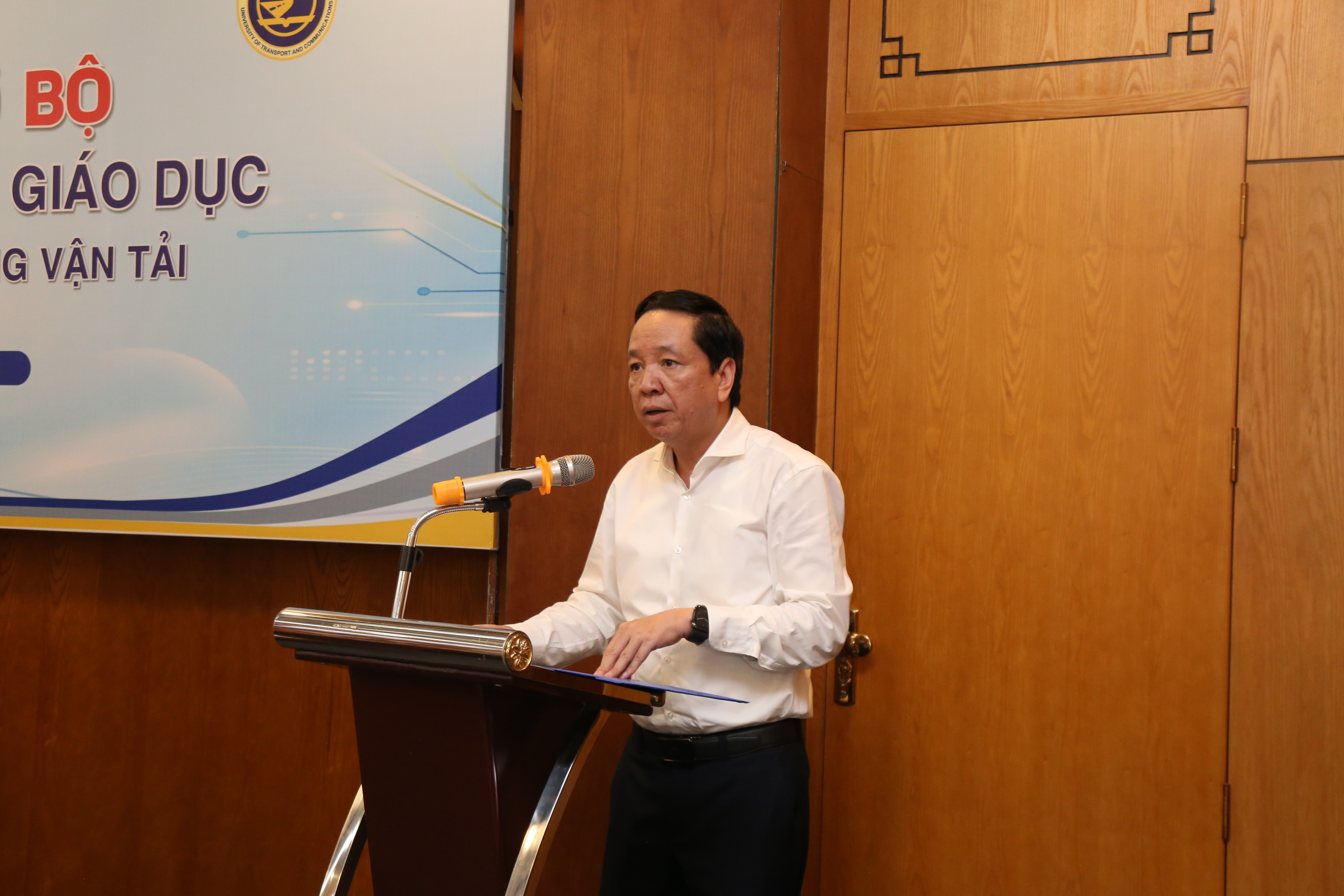PGS.TS. Nguyễn Văn Hùng – Hiệu trưởng Nhà trường phát biểu chào mừng