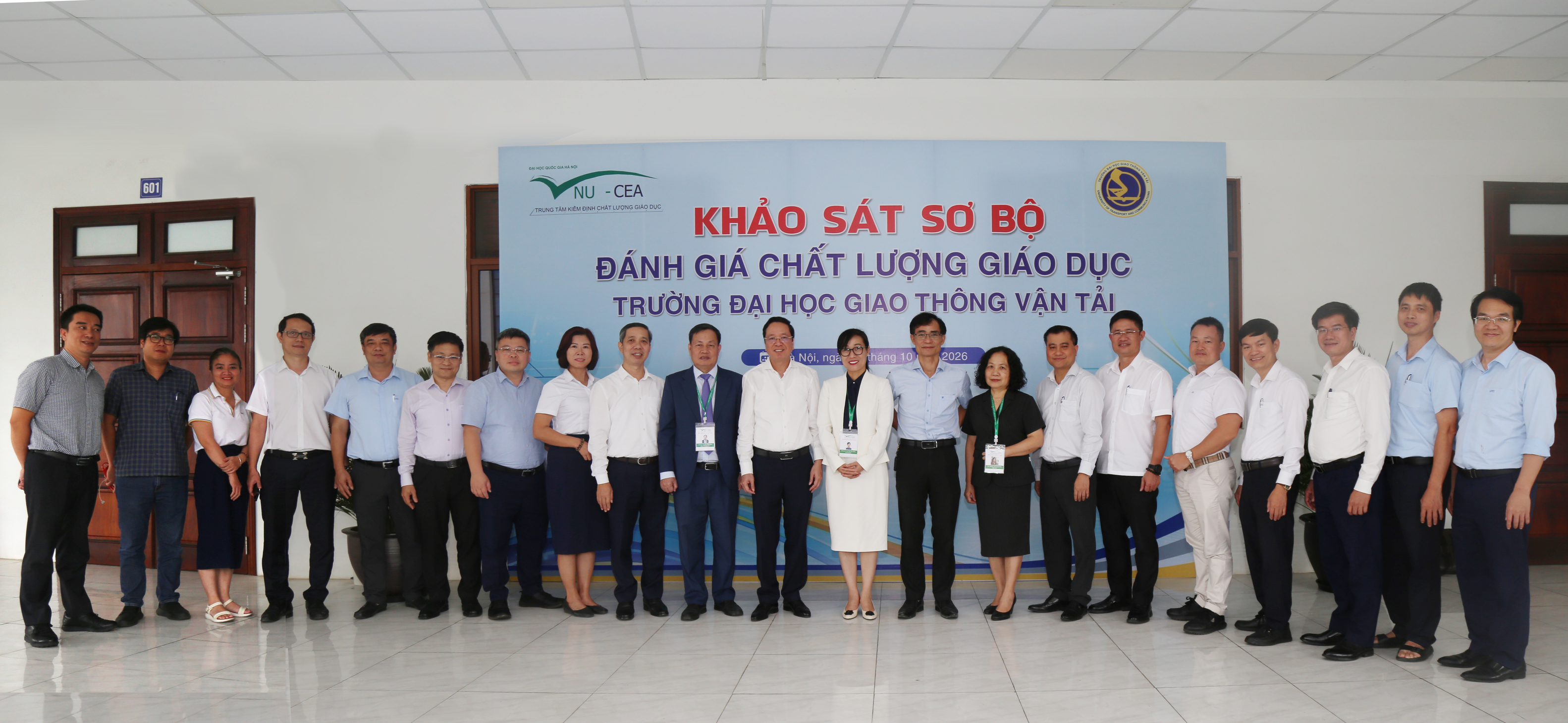 Các đại biểu tham dự khảo sát sơ bộ