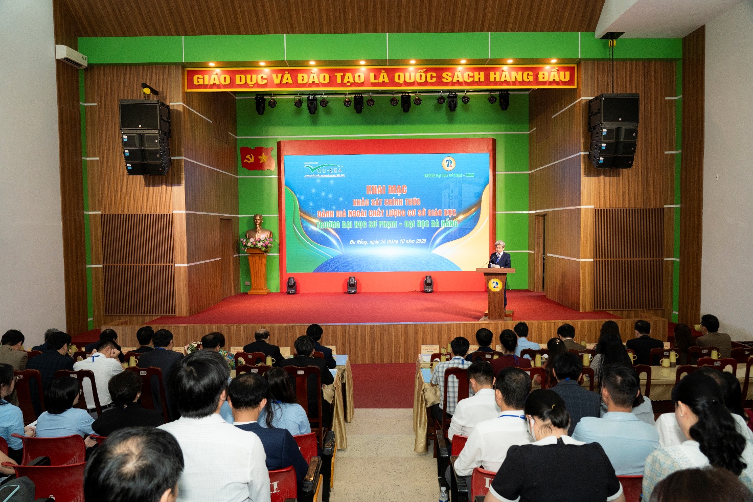 Toàn cảnh phiên khai mạc