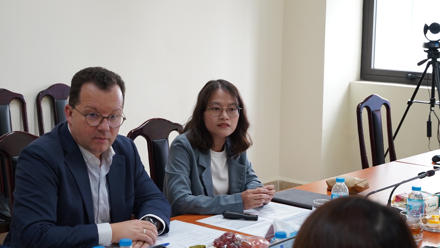 Đại diện AQAS trình bày tại buổi làm việc